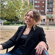 Profesor de inglés con 8 años y medio en los negocios y una pasión por escuchar las historias de otras personas. ¡Practica conversaciones conmigo!